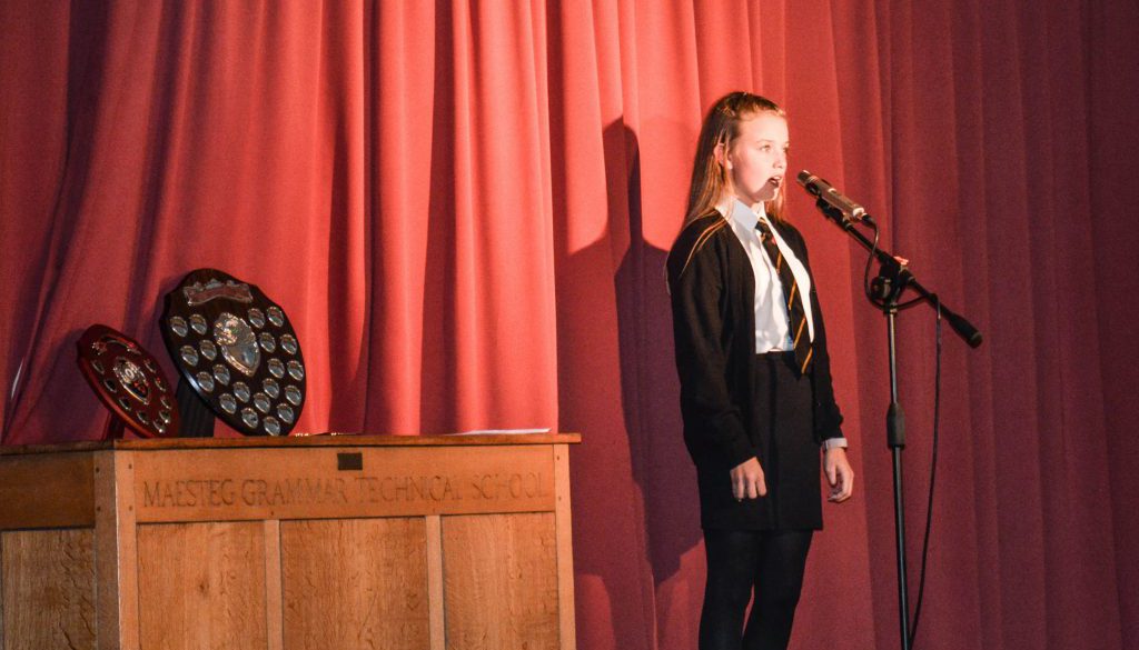 Sophie sings 'Defying Gravity'